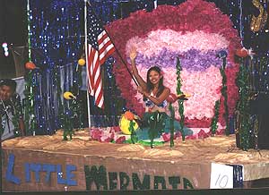 Clubs build 2001 Homecoming Floats