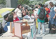 Students look for clubs to join.