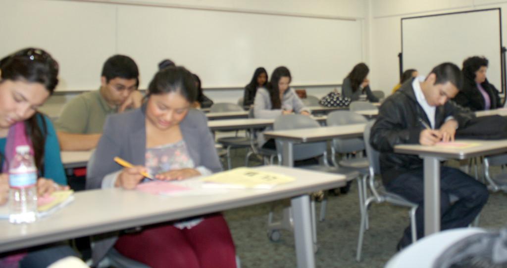 Students take down notes on what they need to know about choosing a major. The workshop was held on Feb. 13.