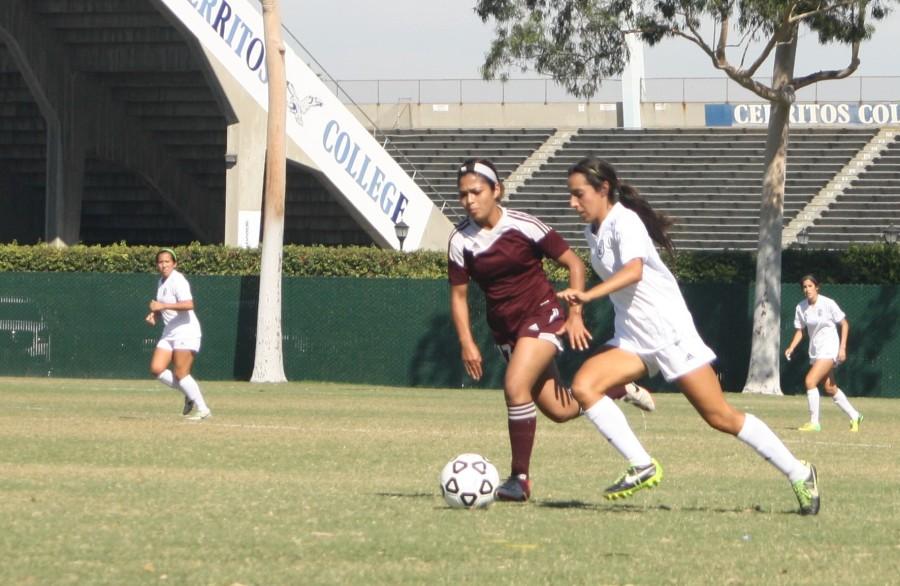 Womens soccer shuts out El Camino-Compton