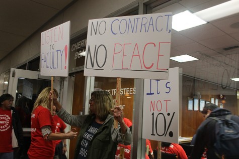 Faculty federation rallies over incomplete contract
