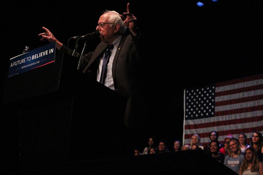 Democractic presidential candidate Bernie Sanders retutned to the Los Angeles for a spontaneous rally at the Wiltern Theatre in Koreatown. Sanders said he intends to win the California primary on June 7. Photo credit: Karla Enriquez