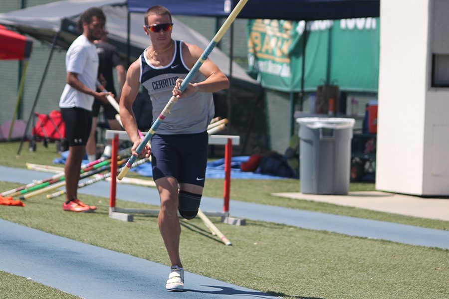Sophomore Zach Munoz mid-stride during a pole vault attempt at the Southern California Decathlon Championship Wednesday, April 4. Munoz finished third overall in the event. Photo credit: Max Perez