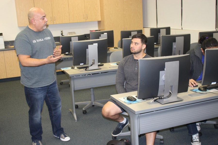 Victor Campos, vice president of engineering at Sabio, explained to the student the different perspectives about coding. There will be three more coding workshops only on Tuesdays. Photo credit: Nicholas Johnson