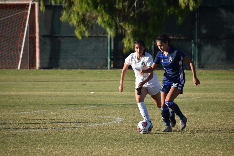 Cerritos freshman forward Lucia Yanez dribbles the ball. Photo credit: Jonathan Gonzalez