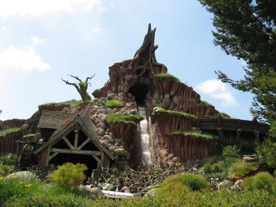 A photo of Splash Mountain, a fan favorite at Disneyland. 