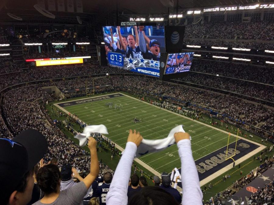 Cowboys+fans+cheer+on+their+team+as+the+Dallas+Cowboys+battled+against+the+Detroit+Lions+in+the+first+round+of+playoffs.+The+Cowboys+and+Lions+are+the+only+two+teams+that+play+every+year+on+Thanksgiving+day.+Photo+credit%3A+Victor+Araiza