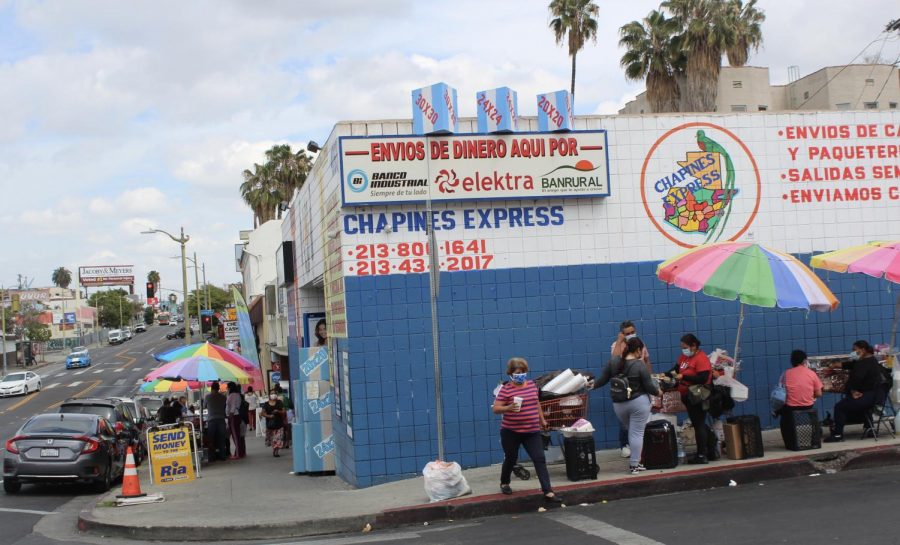 On April 25, Beverly Boulevard was bustling with vendors and visitors. Weekend mornings are usually the busiest time of day for the many Central American businesses and vendors in the area. 