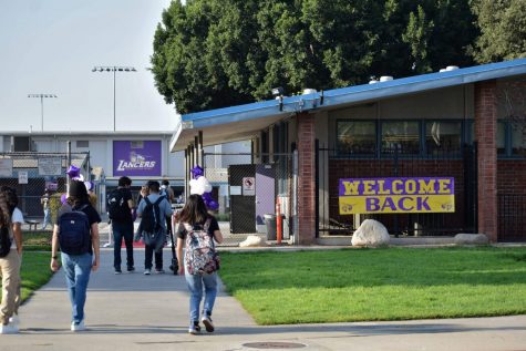 LA County is reporting that COVID-19 cases are rising in K-12 schools. Students return to Norwalk High School and follow safety restrictions such as wearing a face mask and social distancing on Aug. 12, 2021 Photo credit: Vincent Medina