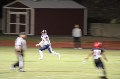 Falcons WR DeJour Smith (#3) running towards a pass attempt from QB Jordan Simpson (#5) that ends up being caught for a six yard completion.