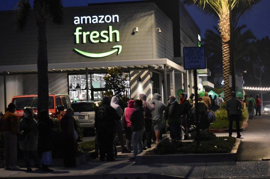 Hundreds+of+people+waited+in+line+to+get+the+grand-opening+day+savings+at+Amazon+Fresh+in+Cerritos.+The+ninth+amazon+grocery+store+in+California+opened+on+Nov.+18%2C+2021.+