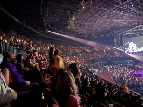 Fans were running to their seats as American singer Jenny Lewis took the stage with her upbeat music. Fans were excited to see her open for Harry Styles.