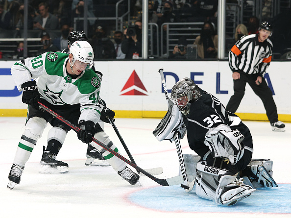 LOS ANGELES, CALIFORNIA - DECEMBER 09: Jonathan Quick #32 of the Los Angeles Kings makes a save on Martin Hanzal #40 of the Dallas Stars during a 4-0 Kings win at Staples Center on December 09, 2021 in Los Angeles, California. (Photo by Harry How/Getty Images)