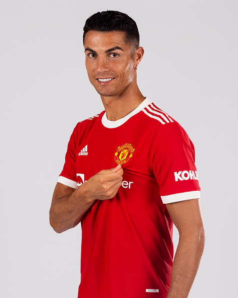 LISBON, PORTUGAL - AUGUST 31: (EXCLUSIVE COVERAGE) Cristiano Ronaldo of Manchester United poses after signing for the club on August 31, 2021 in Lisbon, Portugal. (Photo by Manchester United/Manchester United via Getty Images)