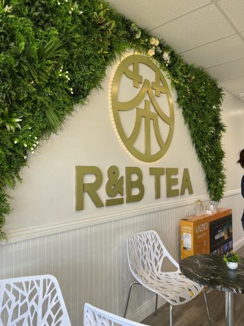 R&B Tea is located across the street from Cerritos College and hosts a warm set-up for its young audiences. 