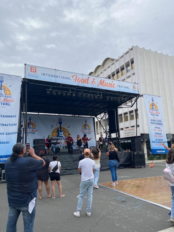 The Akratic Sun band performs live at the festival while people gather around to listen during the Sept. 10 festival. 