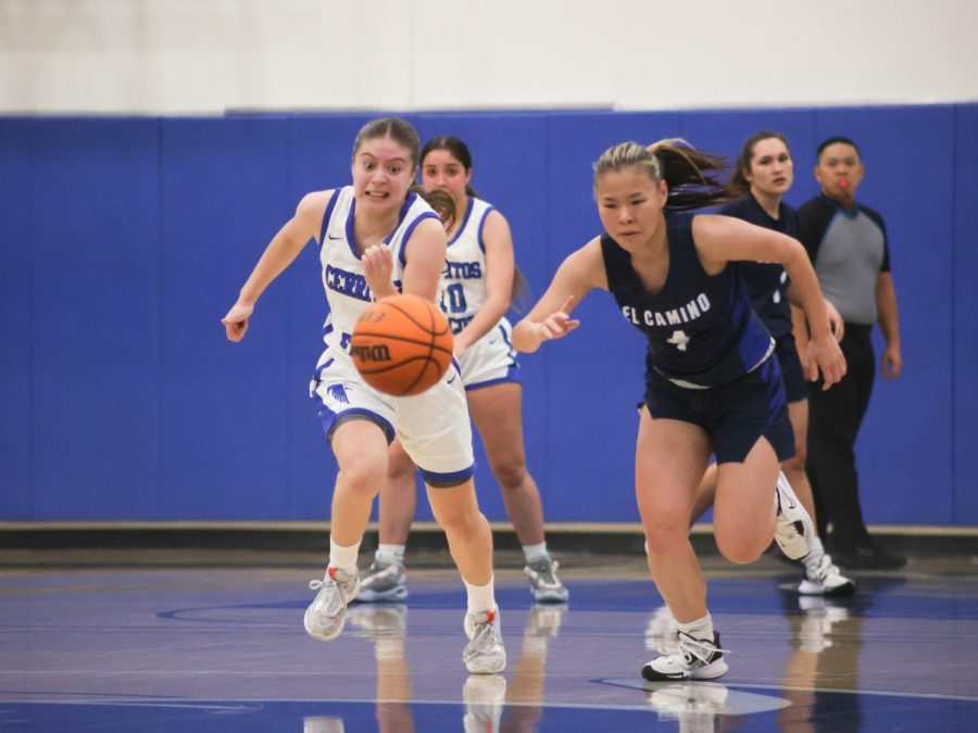 Frosh player (No.4) Damarie Saldivar and El Camino player (No.4) Yumika Sugahara race each other to get the basketball on Feb 17.