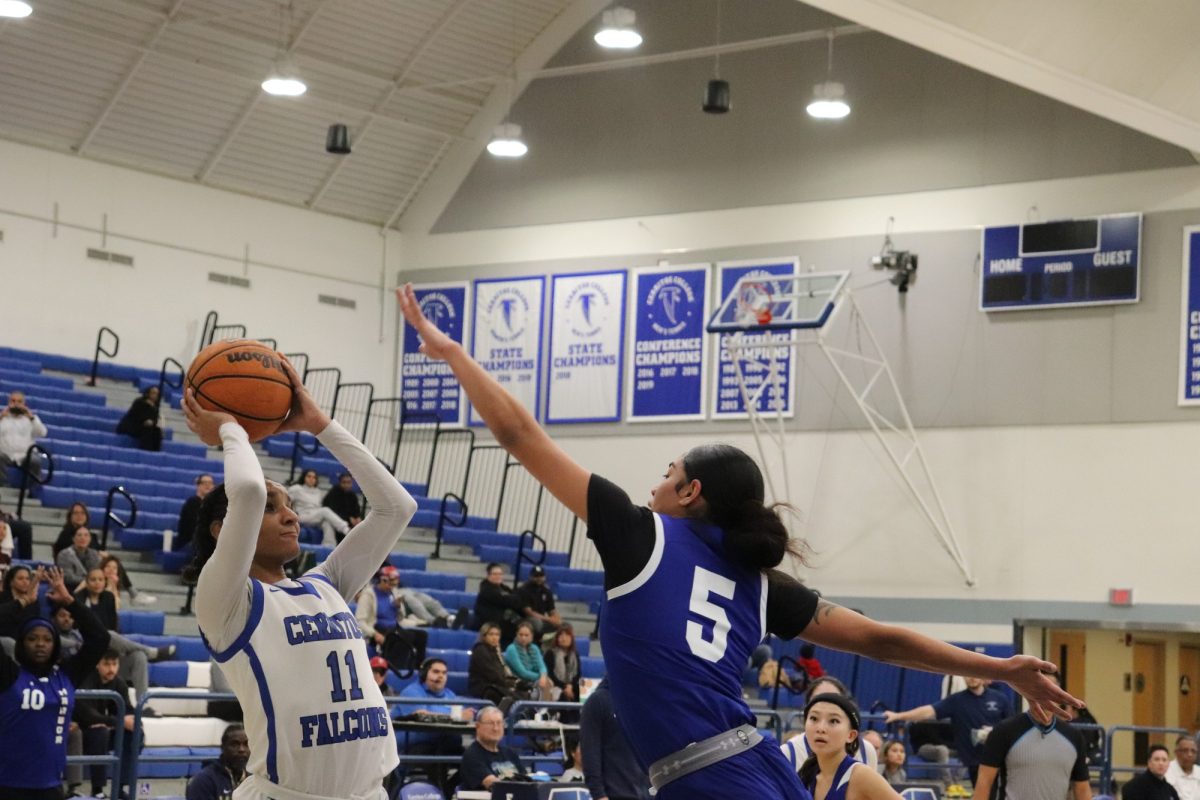 Melana Goodloe shot attempt contested by Samantha Ballatyne from LA Harbor 